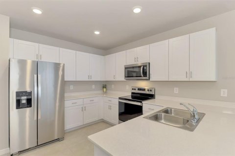 House in Port Charlotte, Florida 2 bedrooms, 138.98 sq.m. № 2347735 - photo 11