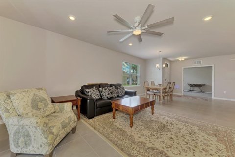 House in Port Charlotte, Florida 2 bedrooms, 138.98 sq.m. № 2347735 - photo 25