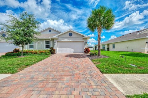 House in Port Charlotte, Florida 2 bedrooms, 138.98 sq.m. № 2347735