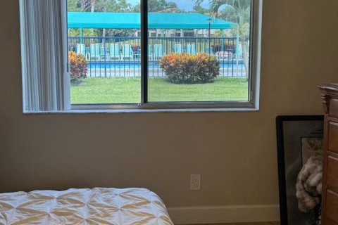 Condo in Lake Worth, Florida, 2 bedrooms № 2261543 - photo 19