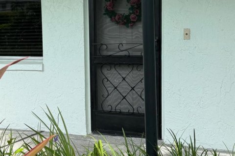 Condo in Lake Worth, Florida, 2 bedrooms № 2261543 - photo 2