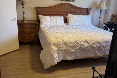 Condo in Lake Worth, Florida, 2 bedrooms № 2261543 - photo 18
