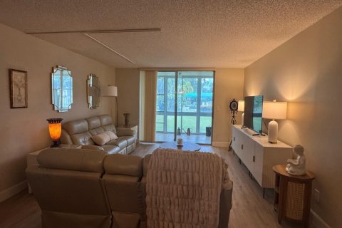 Condo in Lake Worth, Florida, 2 bedrooms № 2261543 - photo 7
