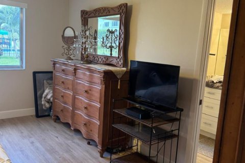 Condo in Lake Worth, Florida, 2 bedrooms № 2261543 - photo 20