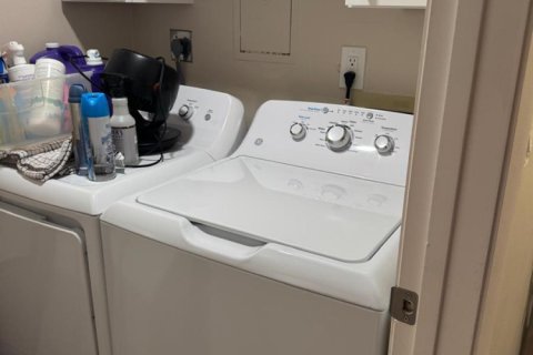 Condo in Lake Worth, Florida, 2 bedrooms № 2261543 - photo 21