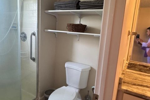 Condo in Lake Worth, Florida, 2 bedrooms № 2261543 - photo 16