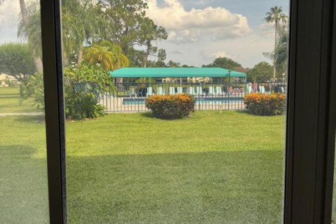 Condo in Lake Worth, Florida, 2 bedrooms № 2261543 - photo 12