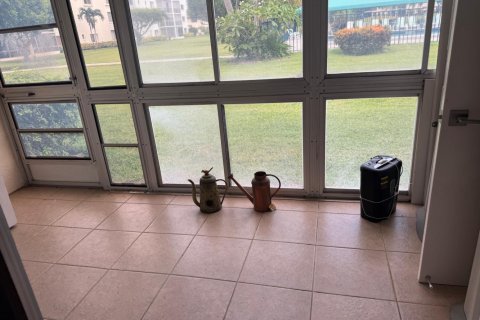 Condo in Lake Worth, Florida, 2 bedrooms № 2261543 - photo 13