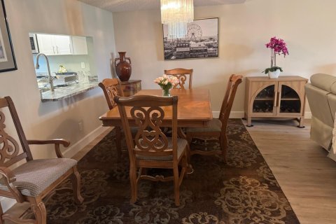 Condo in Lake Worth, Florida, 2 bedrooms № 2261543 - photo 5