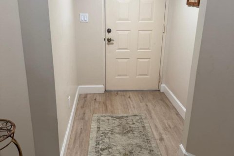 Condo in Lake Worth, Florida, 2 bedrooms № 2261543 - photo 3