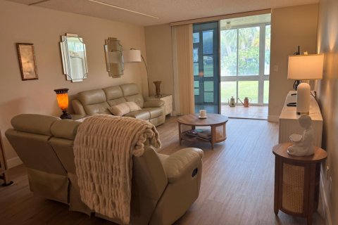 Condo in Lake Worth, Florida, 2 bedrooms № 2261543 - photo 6