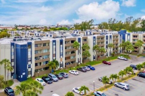 Condominio en alquiler en Hialeah Gardens, Florida, 2 dormitorios, 89.19 m2 № 2085594 - foto 13
