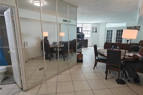 Condominio en venta en Miami, Florida, 2 dormitorios, 91.97 m2 № 1888231 - foto 3
