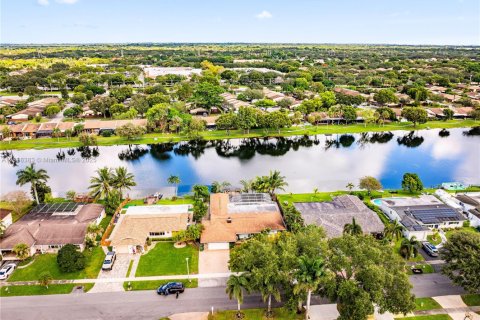 Купить виллу или дом в Пемброк-Пайнс, Флорида 3 спальни, 214.23м2, № 1949493 - фото 5