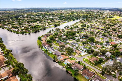 Купить виллу или дом в Пемброк-Пайнс, Флорида 3 спальни, 214.23м2, № 1949493 - фото 2