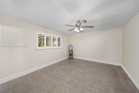 Купить виллу или дом в Пемброк-Пайнс, Флорида 3 спальни, 214.23м2, № 1949493 - фото 21