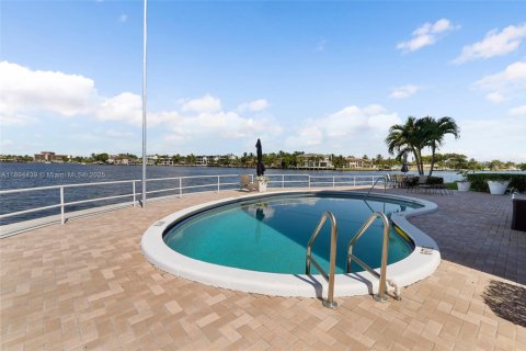 Copropriété à vendre à Pompano Beach, Floride: 1 chambre, 71.72 m2 № 1947407 - photo 19