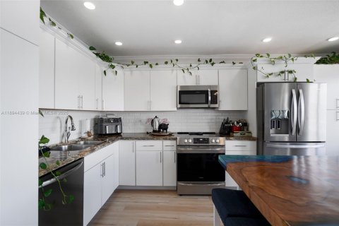 Copropriété à vendre à Pompano Beach, Floride: 1 chambre, 71.72 m2 № 1947407 - photo 7