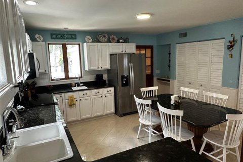 House in Palm Harbor, Florida 5 bedrooms, 263.75 sq.m. № 2094276 - photo 6