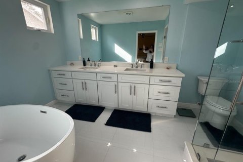 House in Palm Harbor, Florida 5 bedrooms, 263.75 sq.m. № 2094276 - photo 18