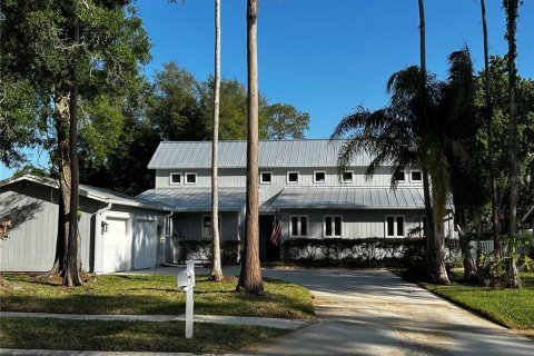 House in Palm Harbor, Florida 5 bedrooms, 263.75 sq.m. № 2094276