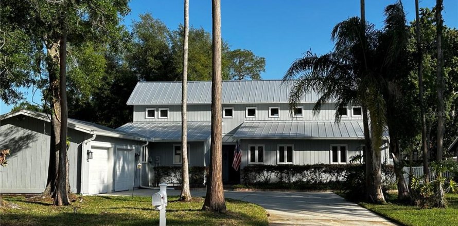 House in Palm Harbor, Florida 5 bedrooms, 263.75 sq.m. № 2094276
