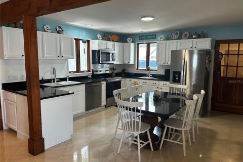 House in Palm Harbor, Florida 5 bedrooms, 263.75 sq.m. № 2094276 - photo 5