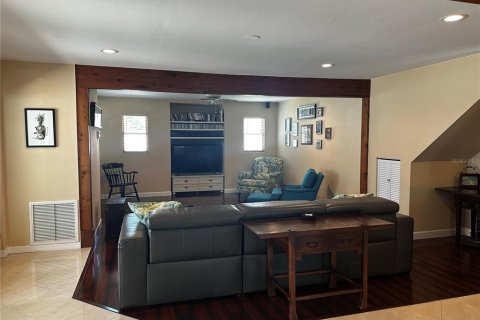 House in Palm Harbor, Florida 5 bedrooms, 263.75 sq.m. № 2094276 - photo 12