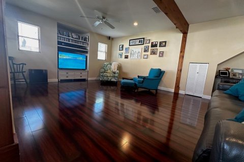 House in Palm Harbor, Florida 5 bedrooms, 263.75 sq.m. № 2094276 - photo 14