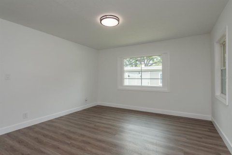 House in Largo, Florida 3 bedrooms, 96.71 sq.m. № 1885877 - photo 8