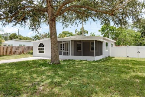 House in Largo, Florida 3 bedrooms, 96.71 sq.m. № 1885877 - photo 3