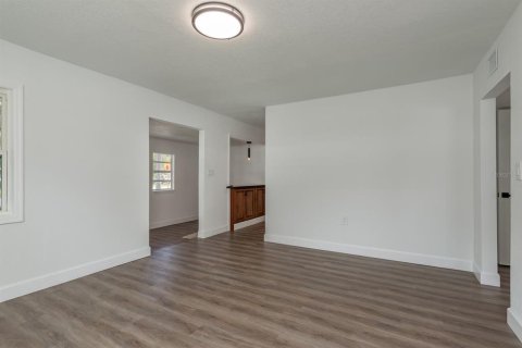 House in Largo, Florida 3 bedrooms, 96.71 sq.m. № 1885877 - photo 10