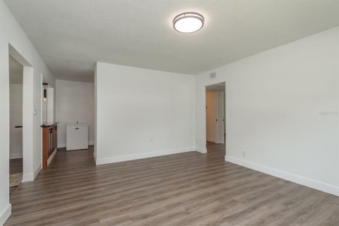 House in Largo, Florida 3 bedrooms, 96.71 sq.m. № 1885877 - photo 11