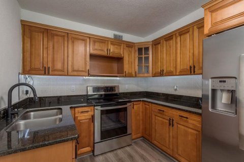 House in Largo, Florida 3 bedrooms, 96.71 sq.m. № 1885877 - photo 17