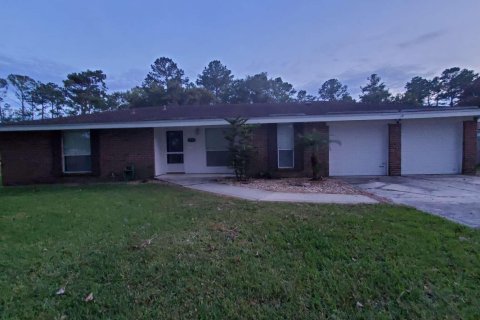 House in Hidden Creek in Zephyrhills, Florida 3 bedrooms, 180.32 sq.m. № 855321 - photo 1
