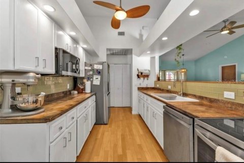 House in North Port, Florida 2 bedrooms, 130.81 sq.m. № 2233989 - photo 10