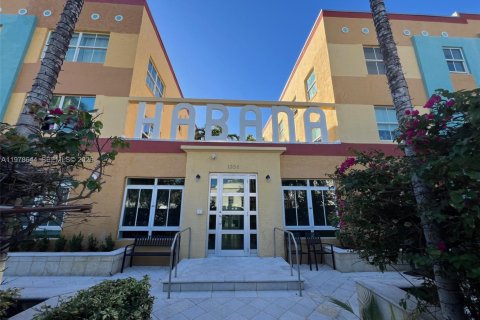 Condominio en Miami Beach, Florida, 2 dormitorios  № 2244808