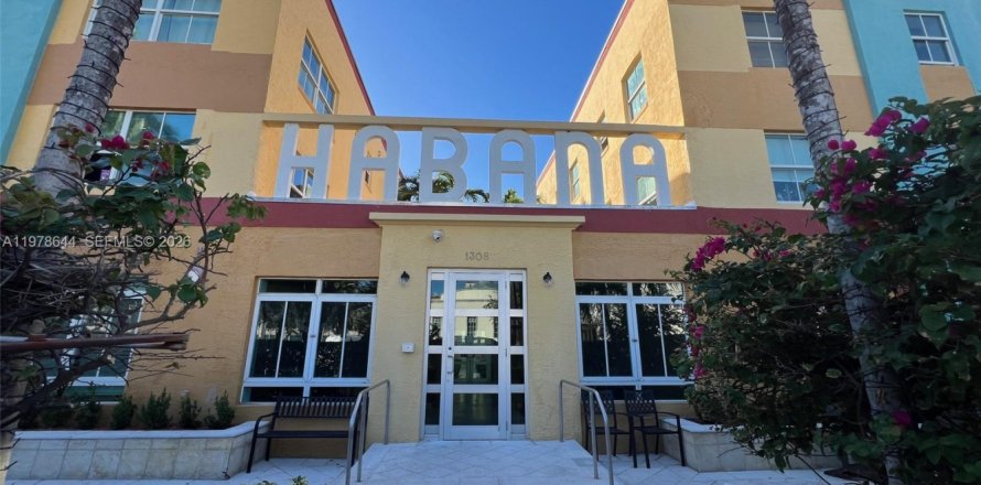 Condominio en Miami Beach, Florida, 2 dormitorios № 2244808