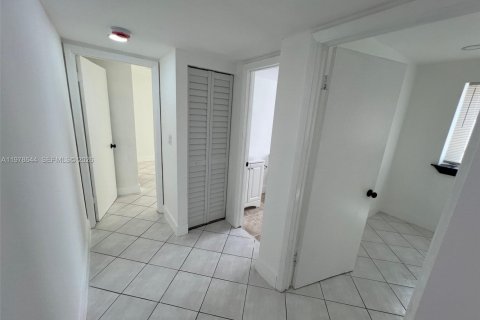 Condominio en venta en Miami Beach, Florida, 2 dormitorios, 66.89 m2 № 2244808 - foto 23