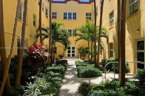 Condominio en venta en Miami Beach, Florida, 2 dormitorios, 66.89 m2 № 2244808 - foto 30