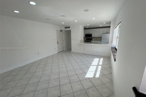 Condominio en venta en Miami Beach, Florida, 2 dormitorios, 66.89 m2 № 2244808 - foto 3