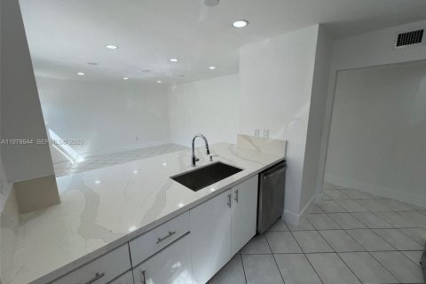 Condominio en venta en Miami Beach, Florida, 2 dormitorios, 66.89 m2 № 2244808 - foto 9