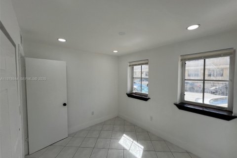 Condominio en venta en Miami Beach, Florida, 2 dormitorios, 66.89 m2 № 2244808 - foto 13
