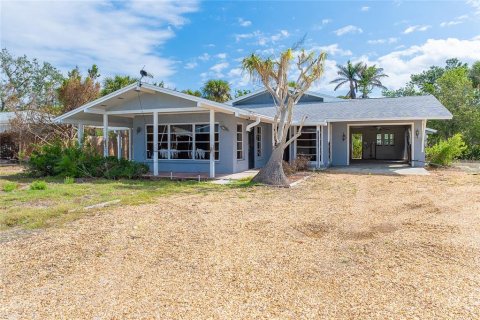 House in Englewood, Florida 2 bedrooms, 185.43 sq.m. № 1562027 - photo 1