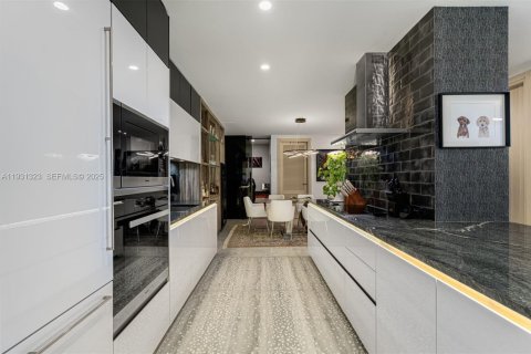 Снять в аренду кондоминиум в Майами, Флорида 3 спальни, 205.41м2, № 1991748 - фото 5