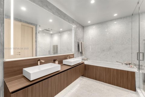 Снять в аренду кондоминиум в Майами, Флорида 3 спальни, 205.41м2, № 1991748 - фото 23