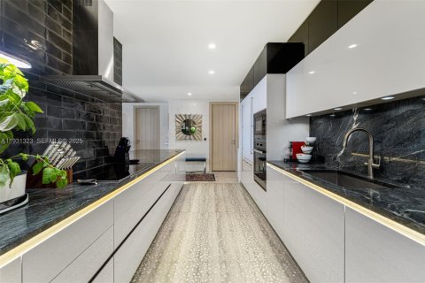 Снять в аренду кондоминиум в Майами, Флорида 3 спальни, 205.41м2, № 1991748 - фото 6