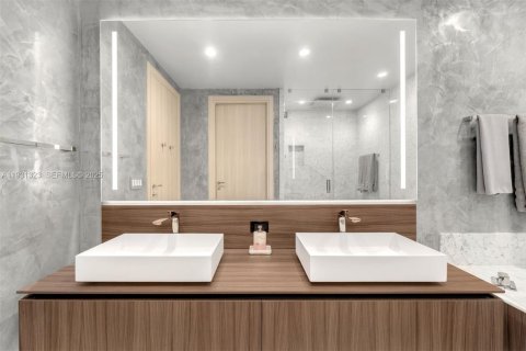 Снять в аренду кондоминиум в Майами, Флорида 3 спальни, 205.41м2, № 1991748 - фото 24