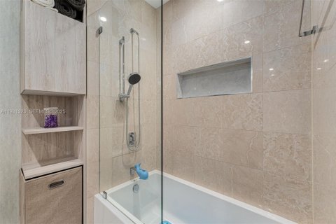 Снять в аренду кондоминиум в Майами, Флорида 3 спальни, 205.41м2, № 1991748 - фото 29