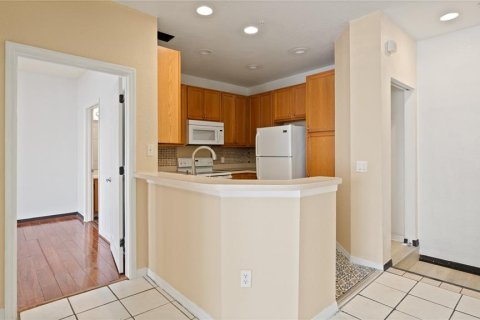 Condo in Orlando, Florida, 3 bedrooms № 2217084 - photo 4